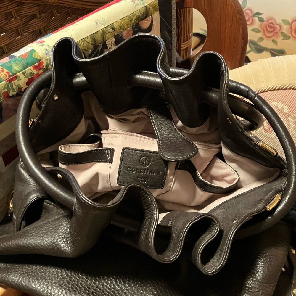 Cole Hann leather bag side pockets w/clasps. Very good condition.